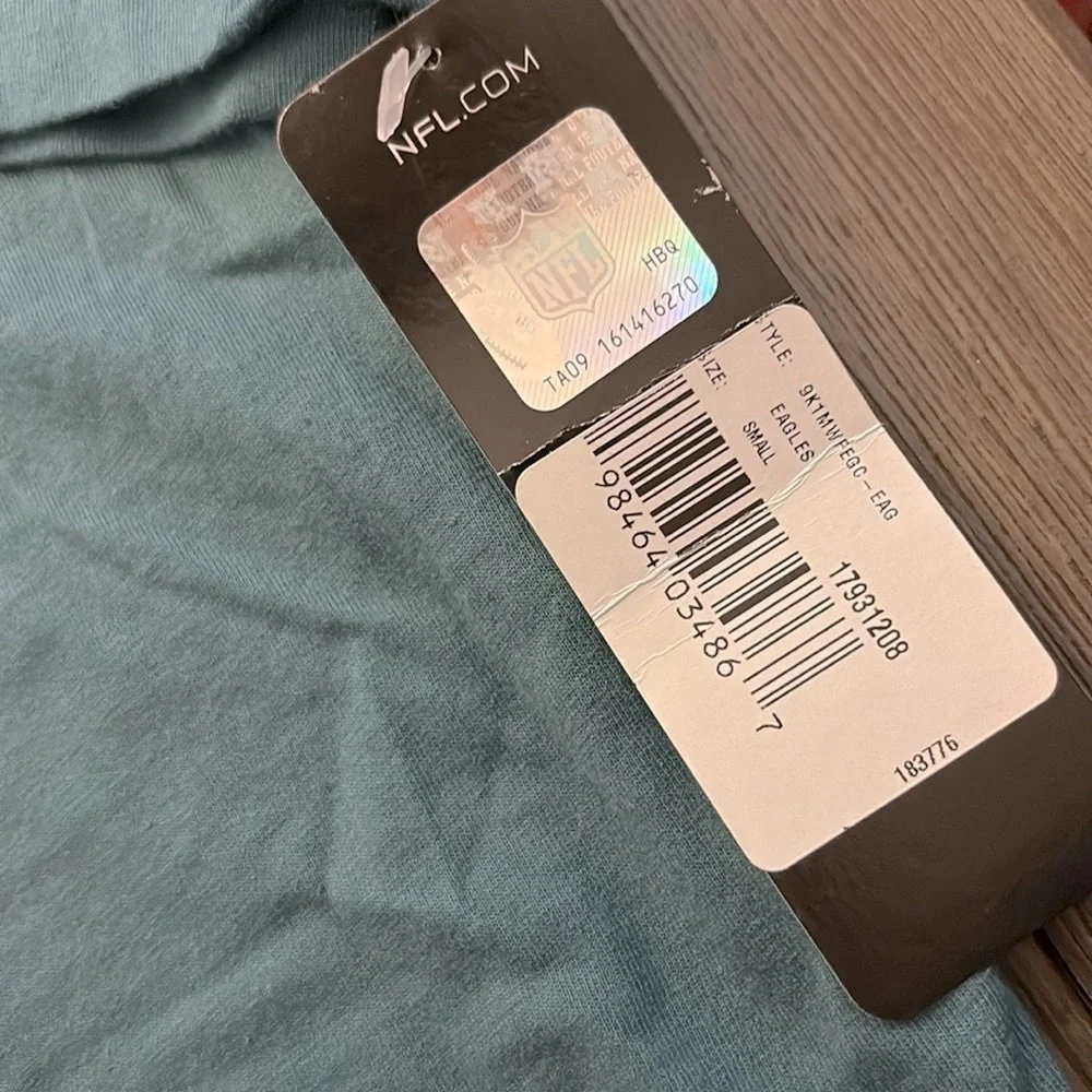 Lot of 2x NWT [NFL] & [FOCO] Philadelphia Eagles Throw Blanket & Mens Shirt Sz S - Picture 14 of 14